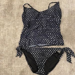 Athleta, 36 D/DD top & Large bottom black polka dot tankini.